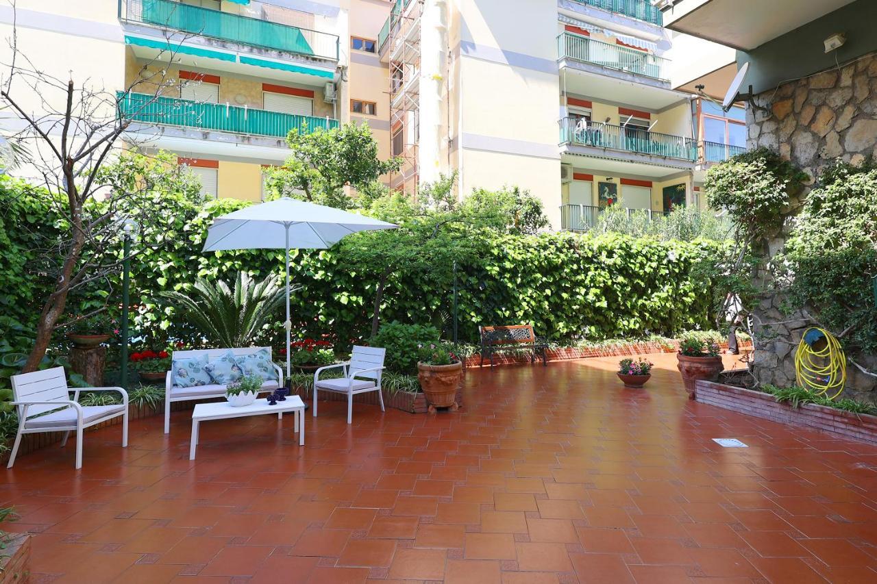 Garden House Giulia Lägenhet Sorrento Exteriör bild