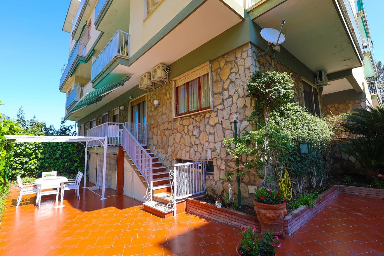 Garden House Giulia Lägenhet Sorrento Exteriör bild