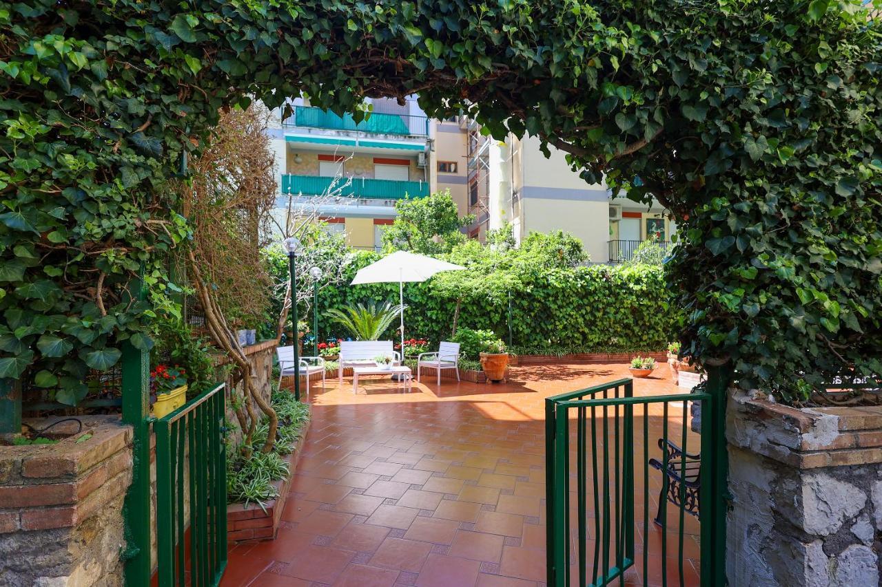 Garden House Giulia Lägenhet Sorrento Exteriör bild